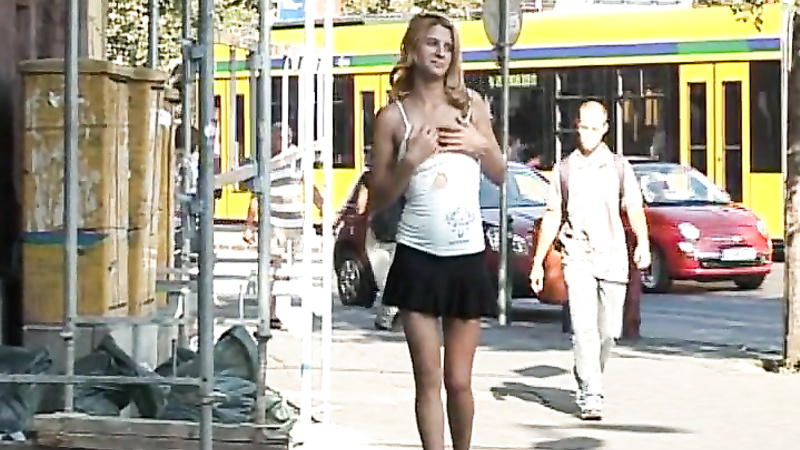 Public Piss Girls Linda