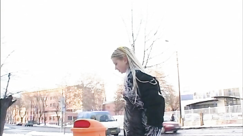 Public Piss Girls No.5