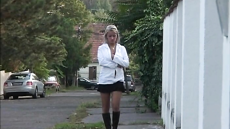 Public Piss Girls No.16
