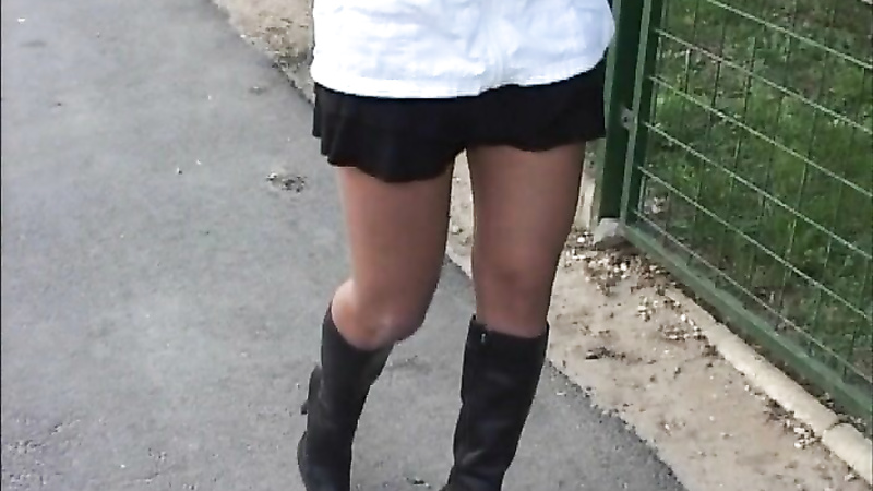 Public Piss Girls No.16