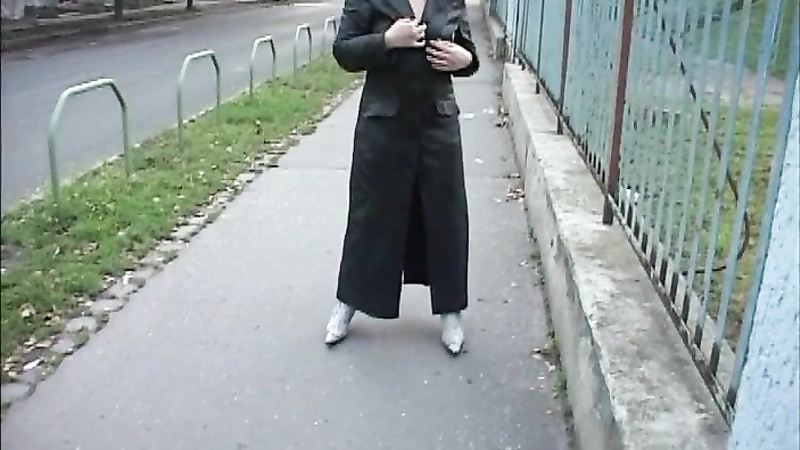 Public Piss Girls No.16