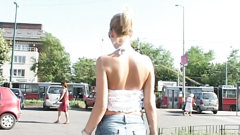 Public Piss Girls No.20