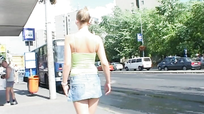 Public Piss Girls No.20